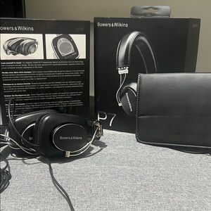 Bowers & Wilkins P7 Black Over-Ear Headphones